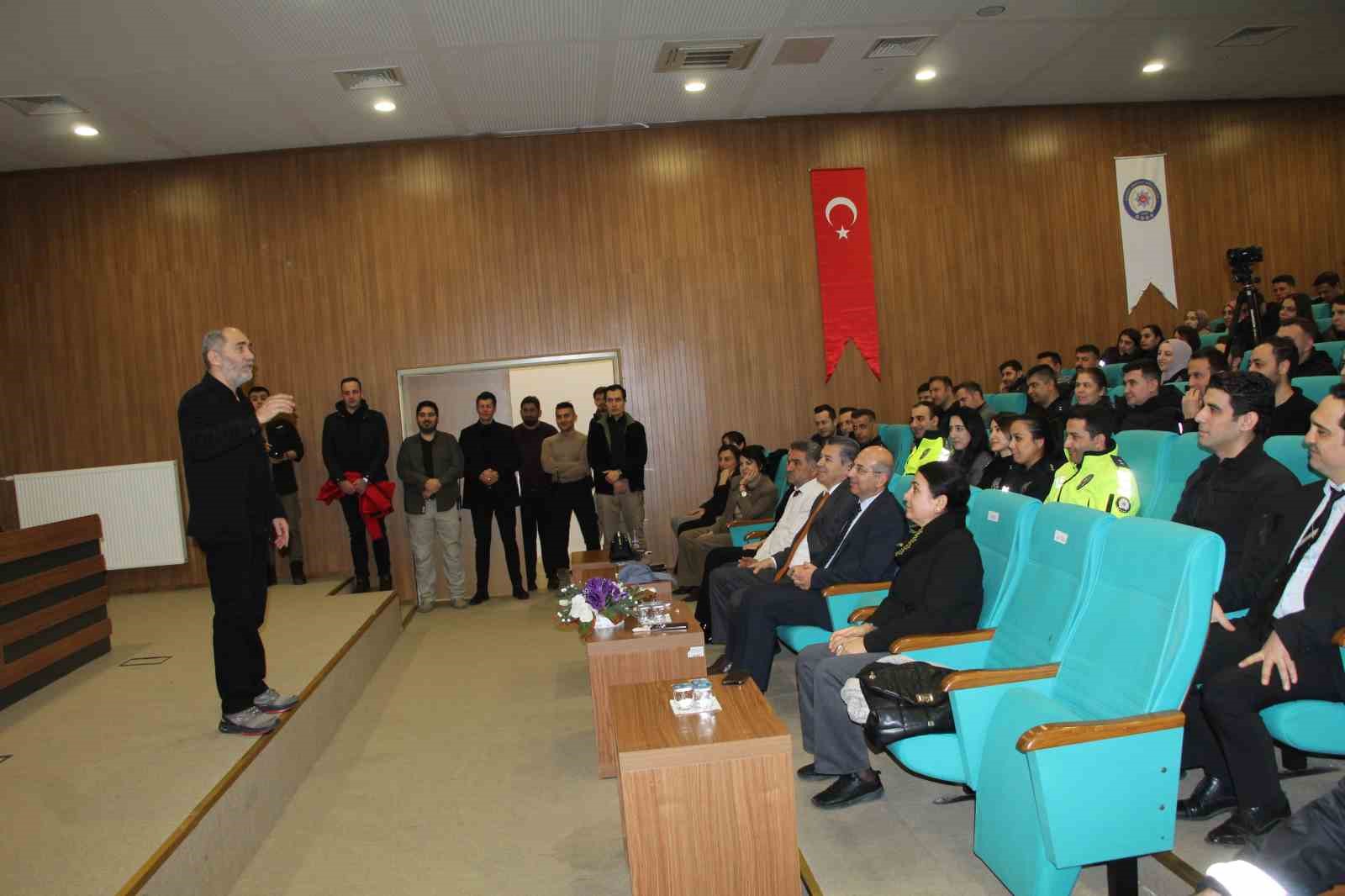 Şırnak’ta polislere seminer verildi
