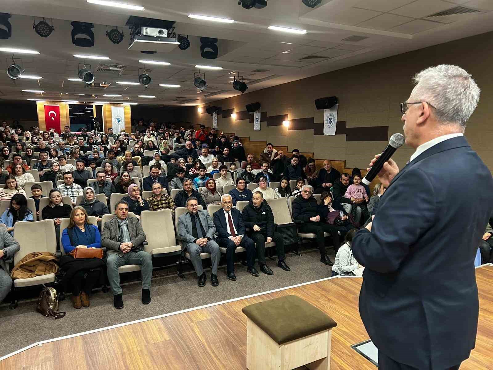 Yozgat’ta ilk defa kurulan Şehir Tiyatrosu seyircisi ile buluştu
