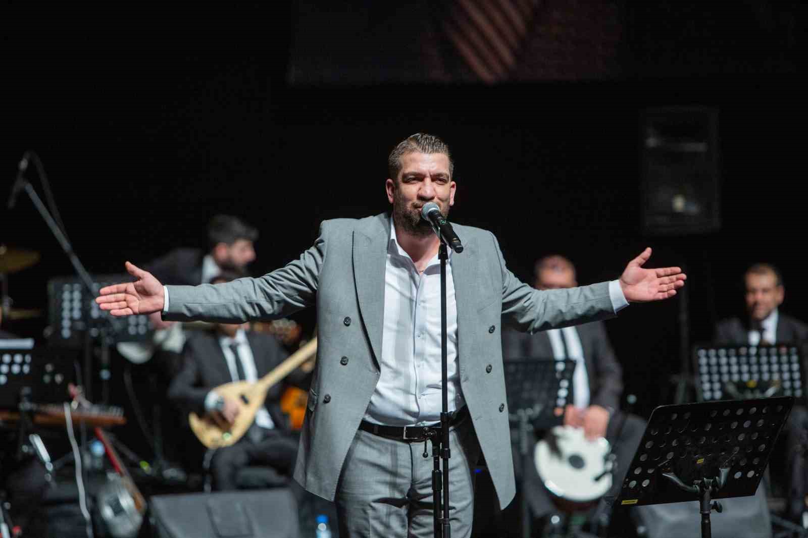 Çalgıcı Mektebi Roman Orkestrası’ndan muhteşem konser
