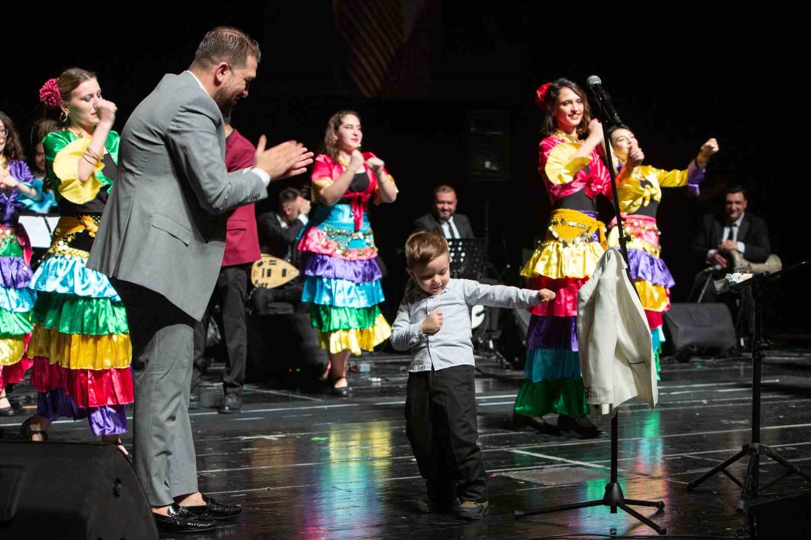 Çalgıcı Mektebi Roman Orkestrası’ndan muhteşem konser
