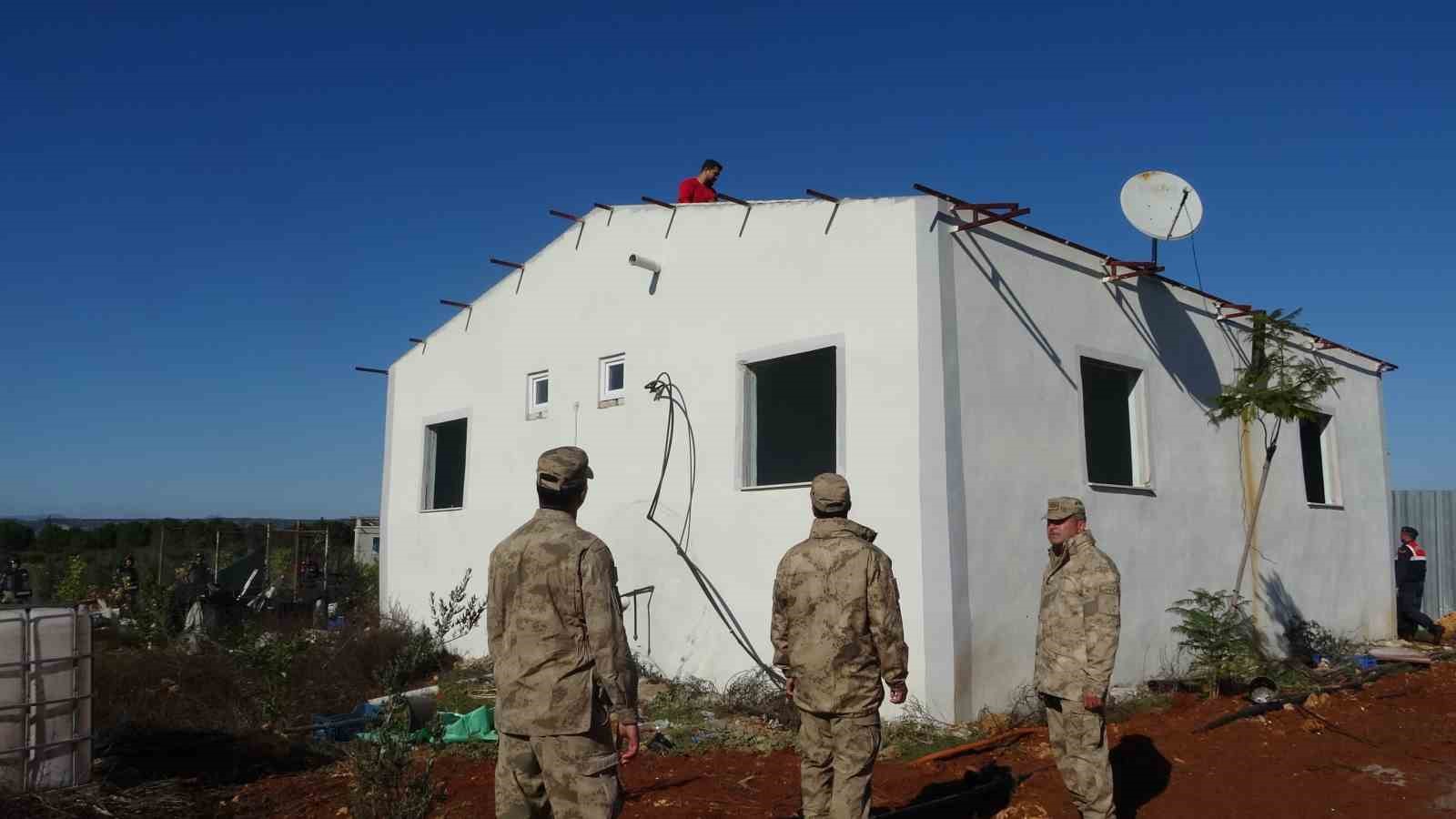 Antalya’da yıkım gerginliği devam etti, evi yıkılan kadın gözyaşlarına boğuldu
