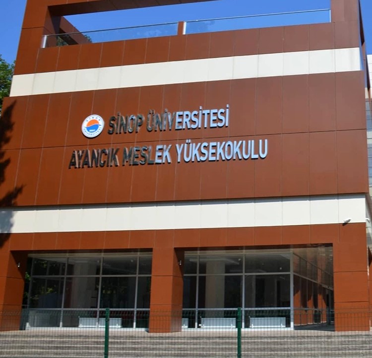 Öğrenci, Sinop Üniversitesi Ayancık MYO’nun 5. katından atladı
