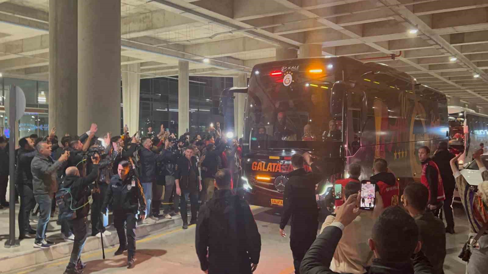 Galatasaray, Hatayspor maçı için Mersin’e geldi
