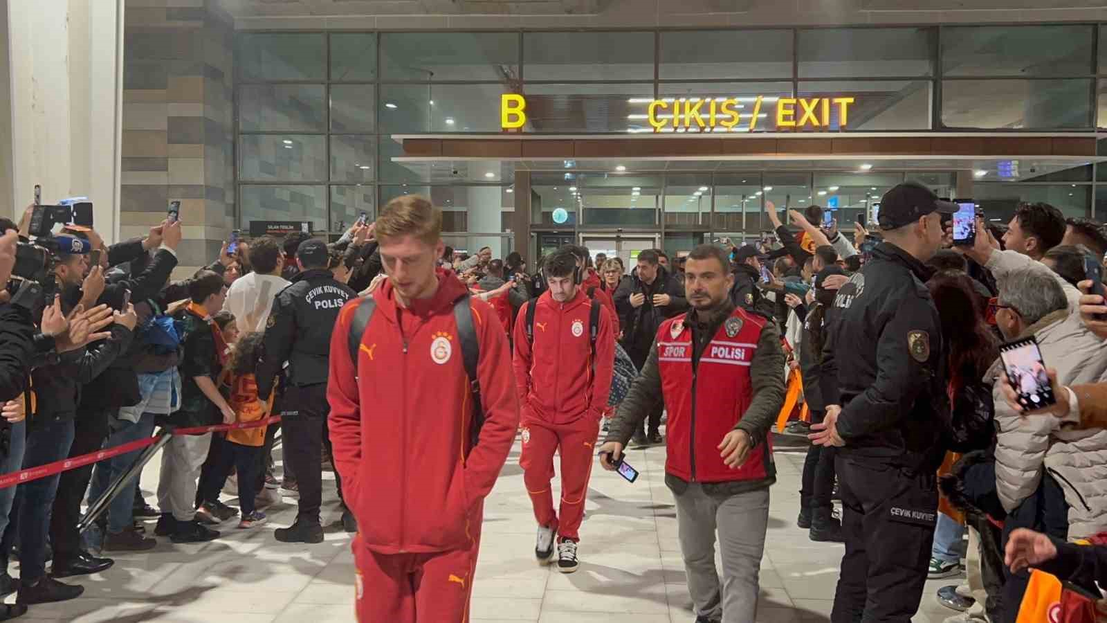 Galatasaray, Hatayspor maçı için Mersin’e geldi
