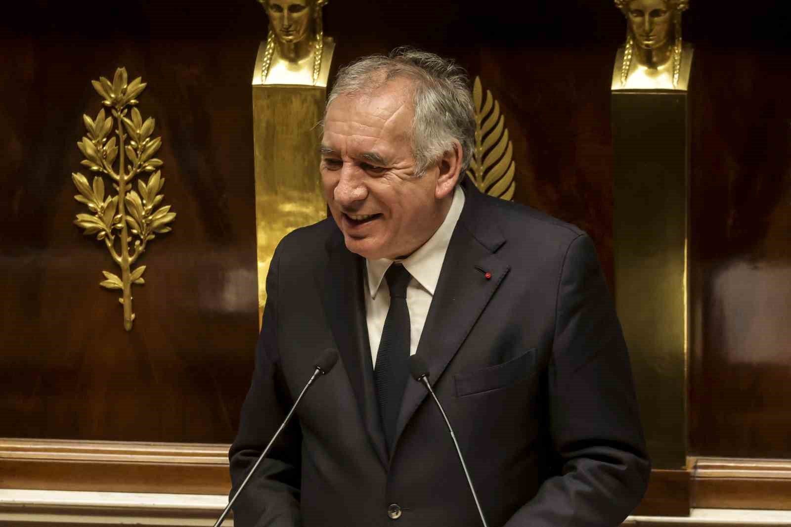 Fransa’da François Bayrou hükümetine karşı verilen güvenoyu önergesi reddedildi
