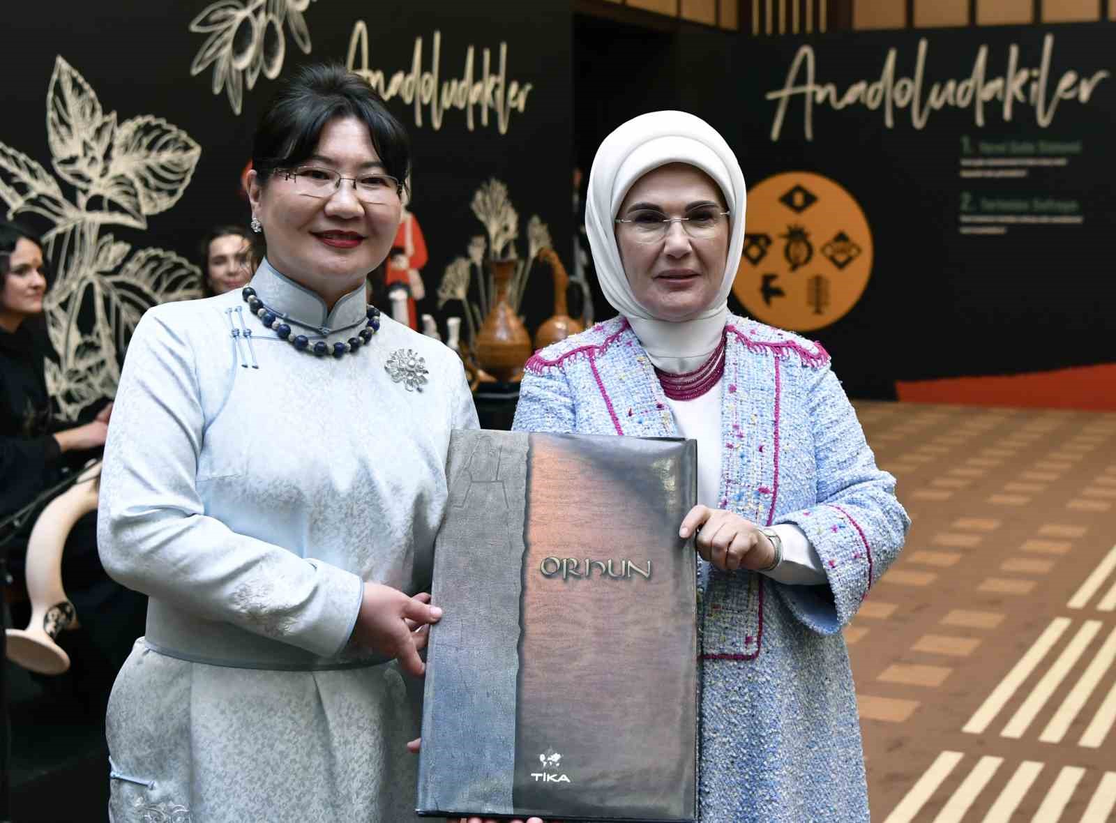 Emine Erdoğan, Moğolistan Cumhurbaşkanı’nın eşi Luvsandorj ile bir araya geldi
