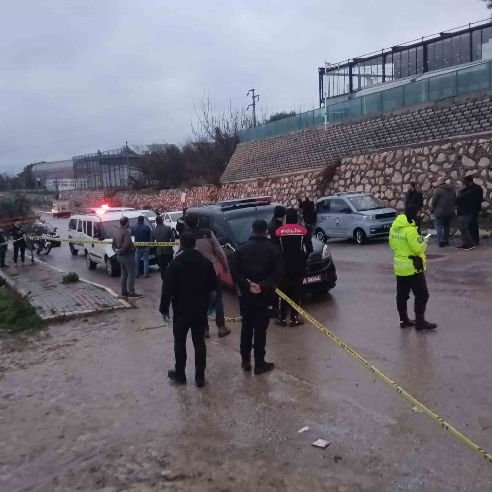 Kocaeli’de bir genç aracında silahla vurulmuş halde ölü bulundu
