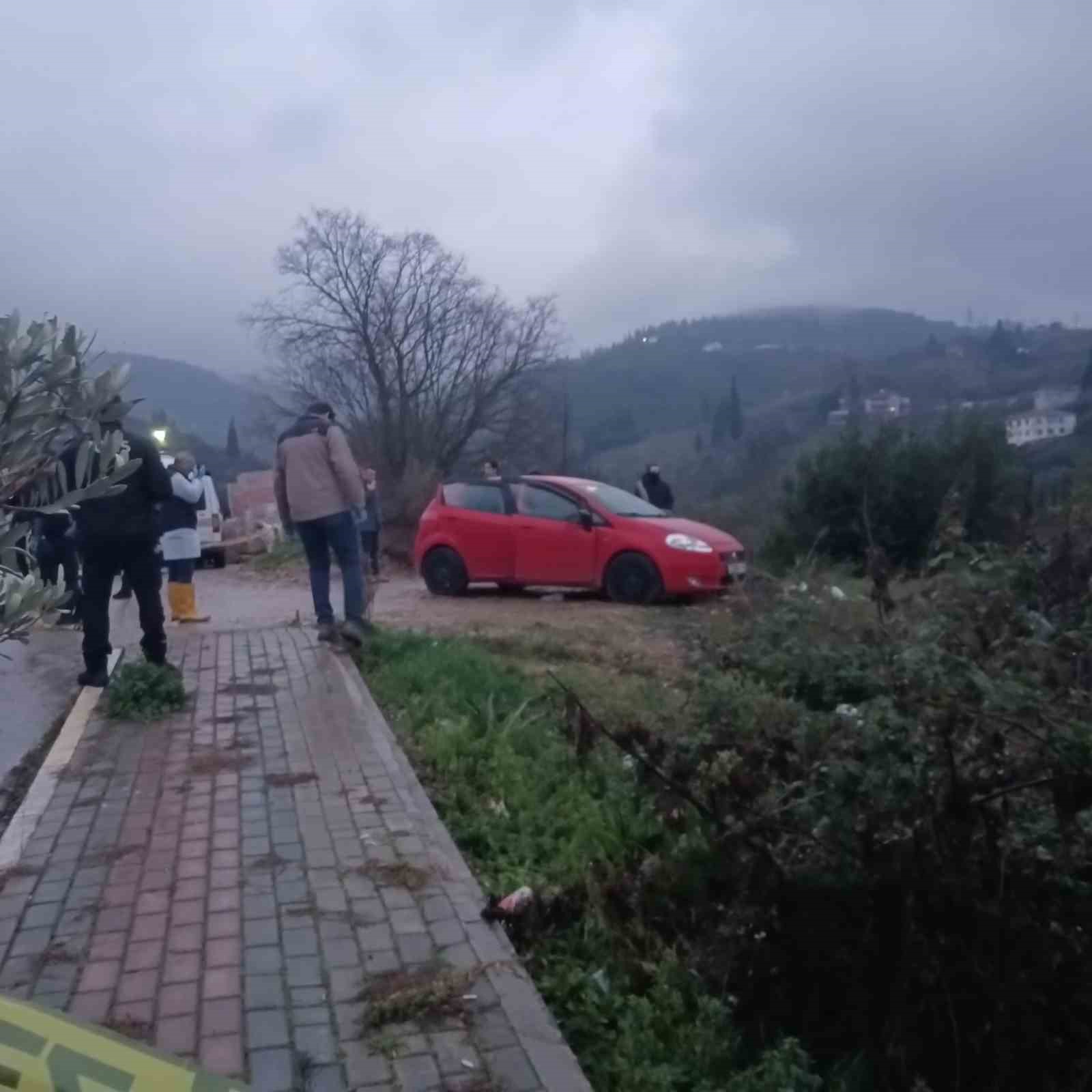 Kocaeli’de bir genç aracında silahla vurulmuş halde ölü bulundu
