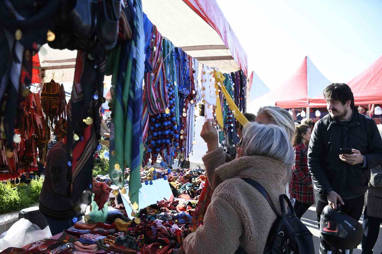 Kuşadası’nda Karadeniz rüzgarı esmeye başladı
