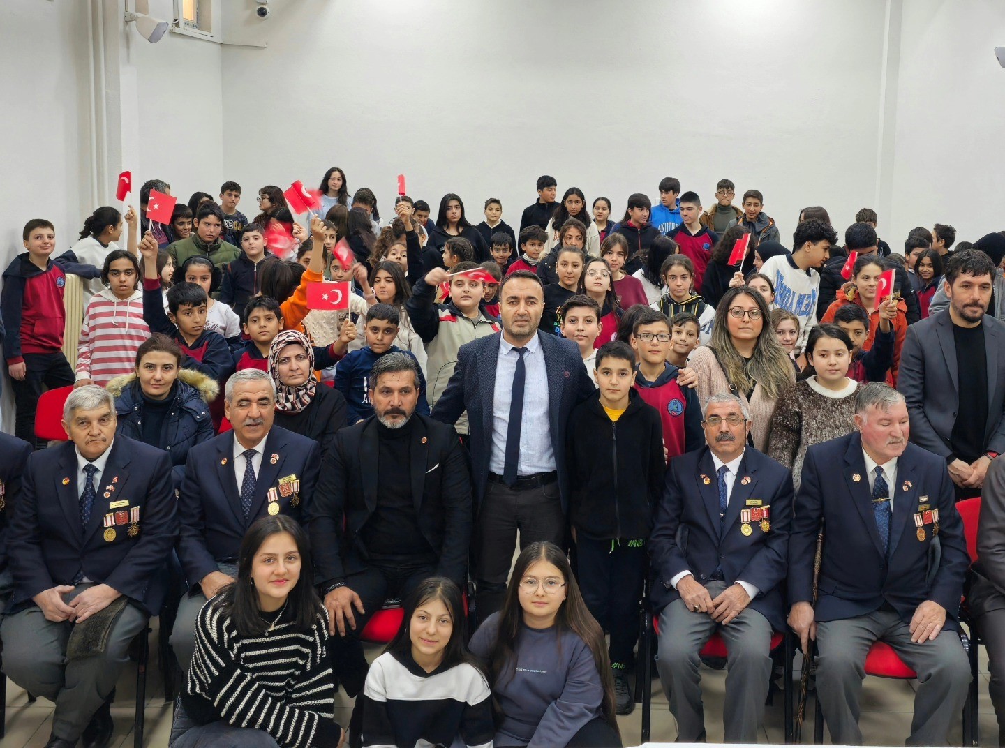 Erzincan’da gaziler ve şehit yakınları öğrencilerle buluştu
