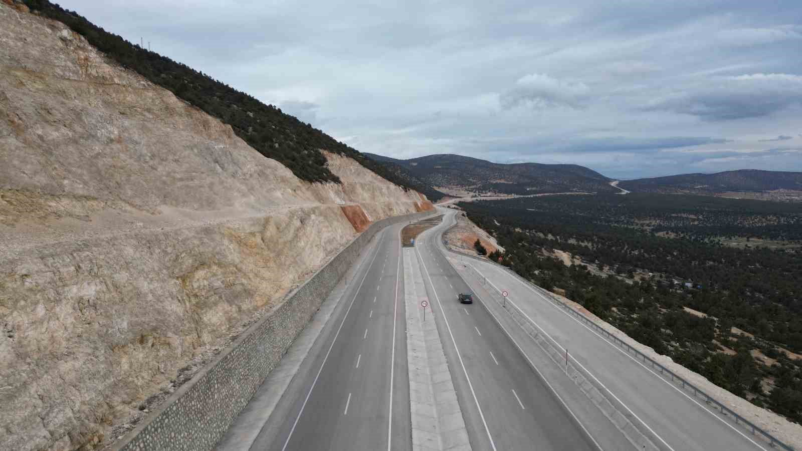 Korkuteli-Elmalı yolu yarın hizmete açılıyor
