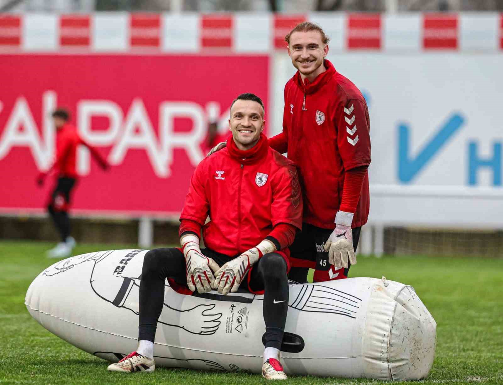 Samsunspor, Beşiktaş ile puan farkını 9’a çıkarmak istiyor
