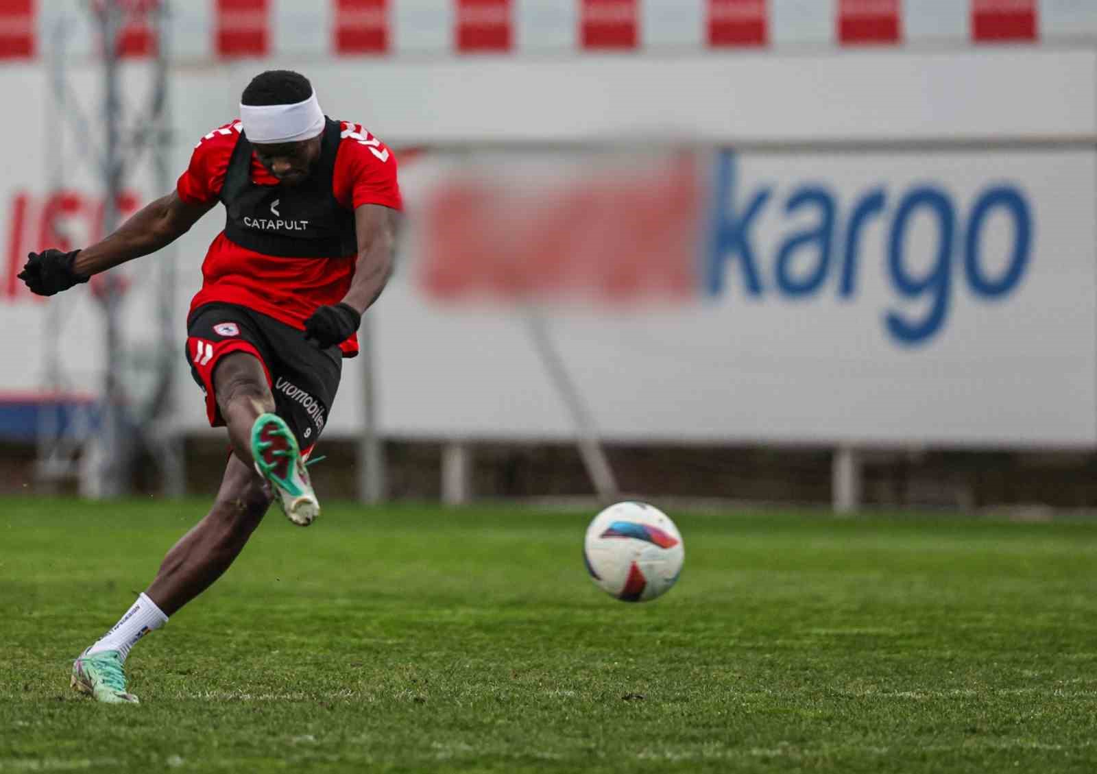 Samsunspor, Beşiktaş ile puan farkını 9’a çıkarmak istiyor
