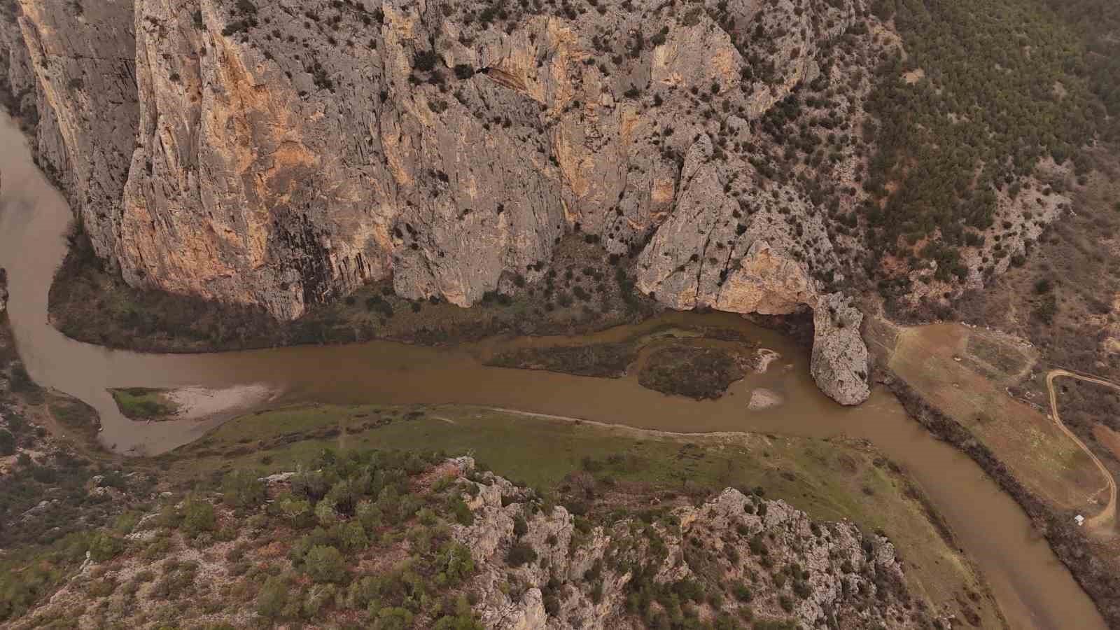 Sakarya Nehri yağmurlar sonrası havadan fotoğraflandı
