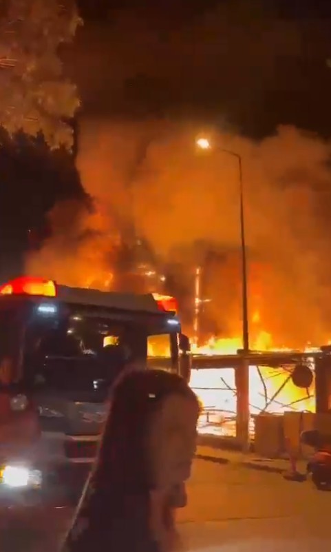 Antalya’da gece alevler binayı sardı, korku dolu anlar yaşandı
