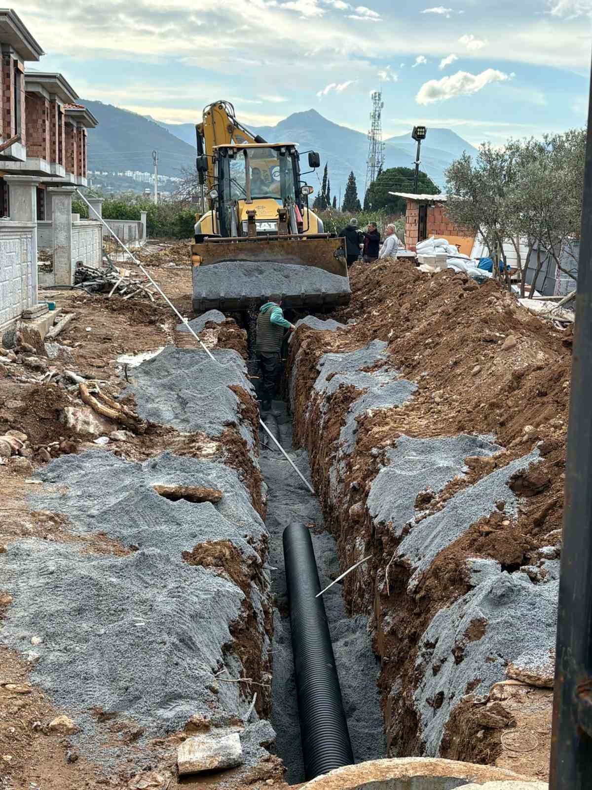 Büyükşehir’in Kuşadası’ndaki altyapı çalışmaları hız kesmiyor
