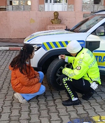 Bitlis polisinden anlamlı yarıyıl tatili mesajı
