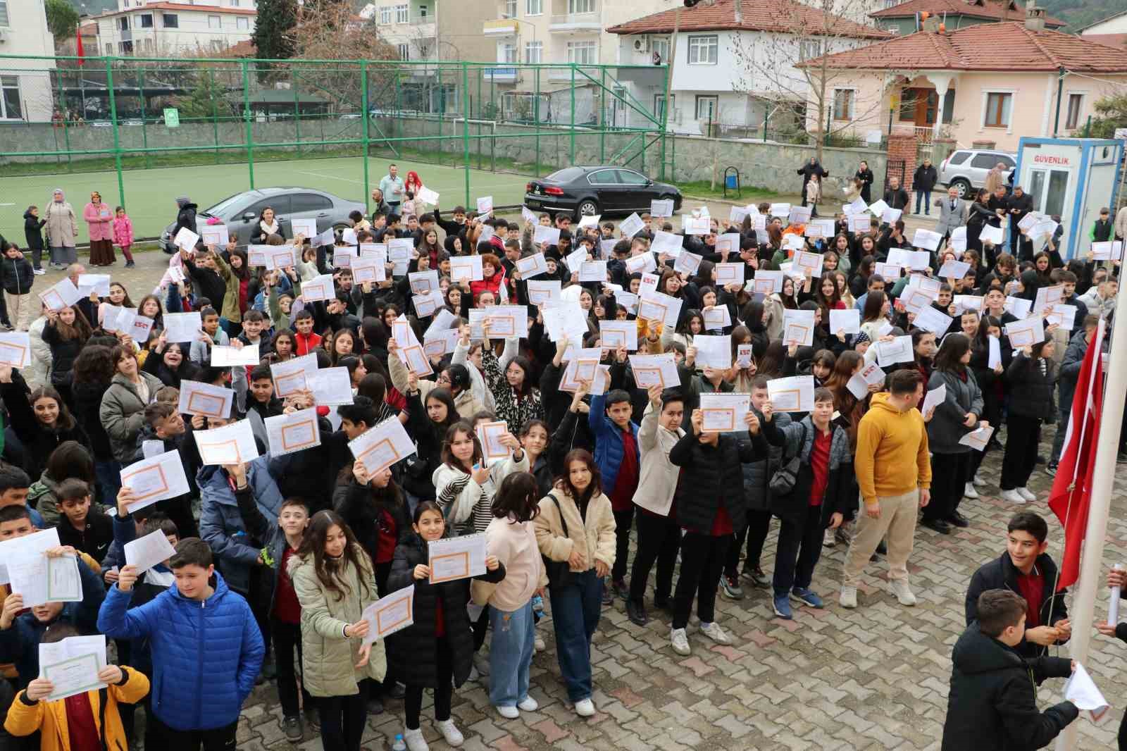 Taşova’da karne heyecanı
