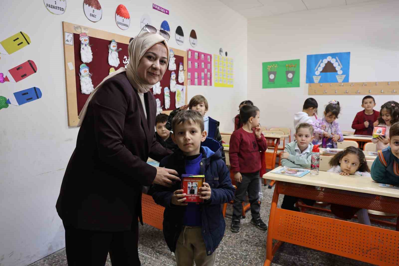 Kahramanmaraş’taki konteyner kentte karne heyecanı
