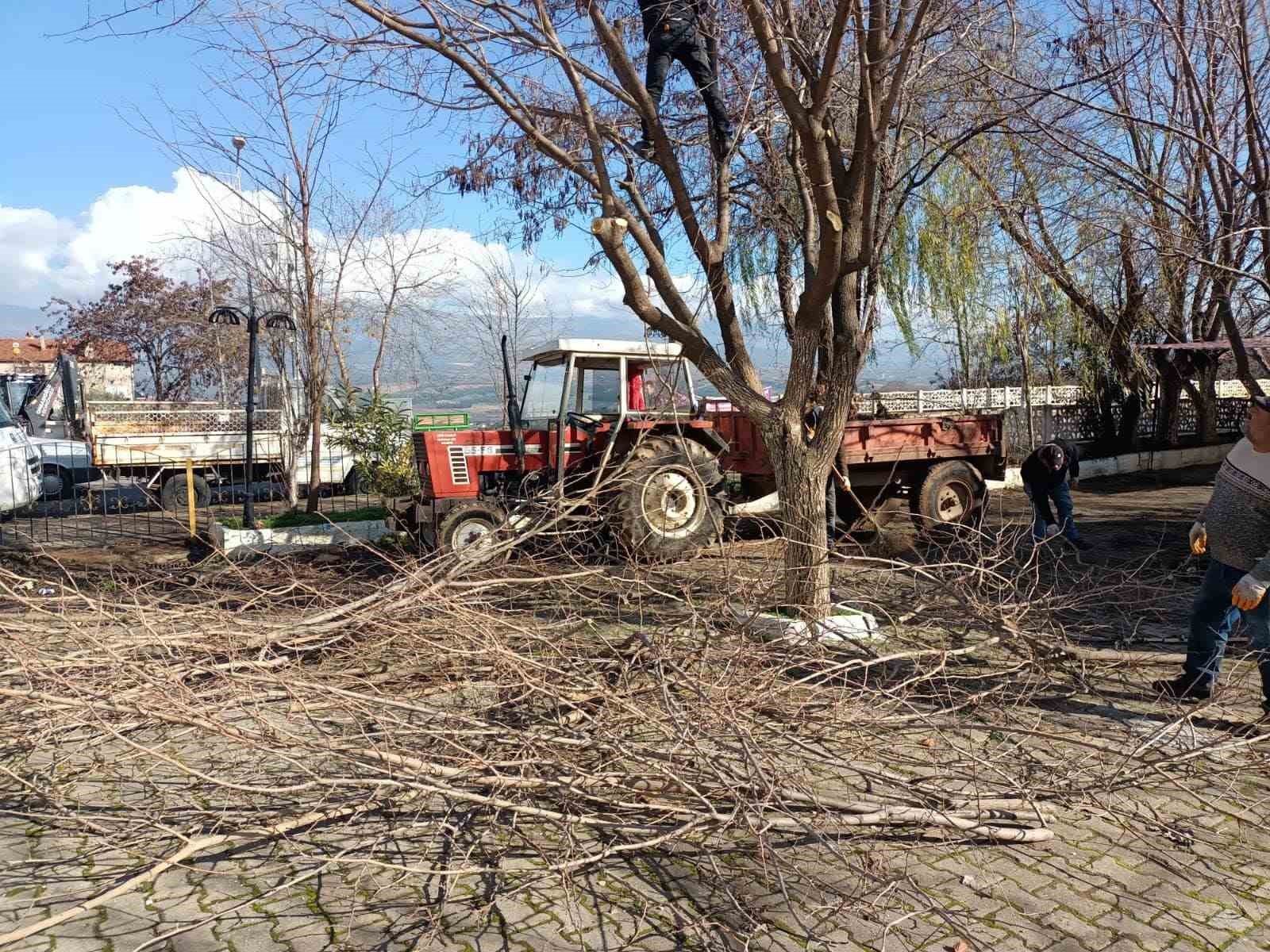 Uçurum Park’ta temizlik çalışmaları sürüyor
