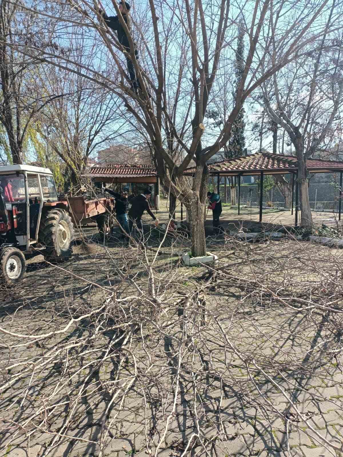 Uçurum Park’ta temizlik çalışmaları sürüyor
