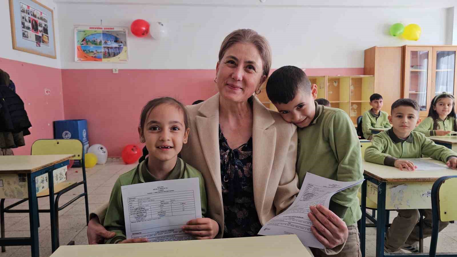 Nazilli’de öğrenciler karne sevinci yaşadı
