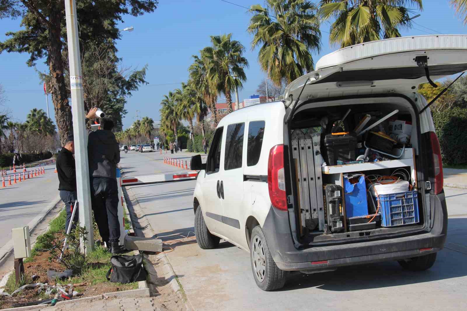 ADÜ kartlı geçiş uygulaması ile daha güvenli hale geldi
