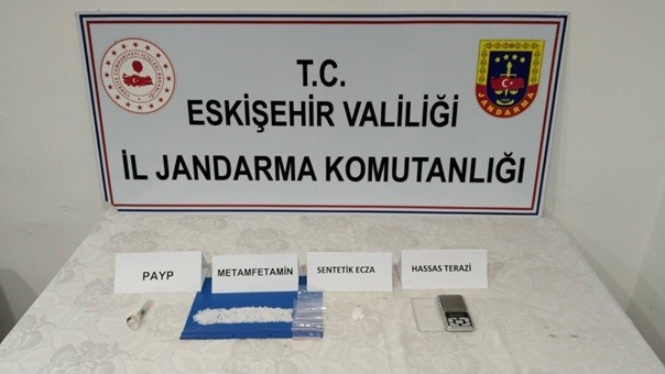 Bursa’dan Eskişehir’e uyuşturucu madde getiren şahsı jandarma yakaladı
