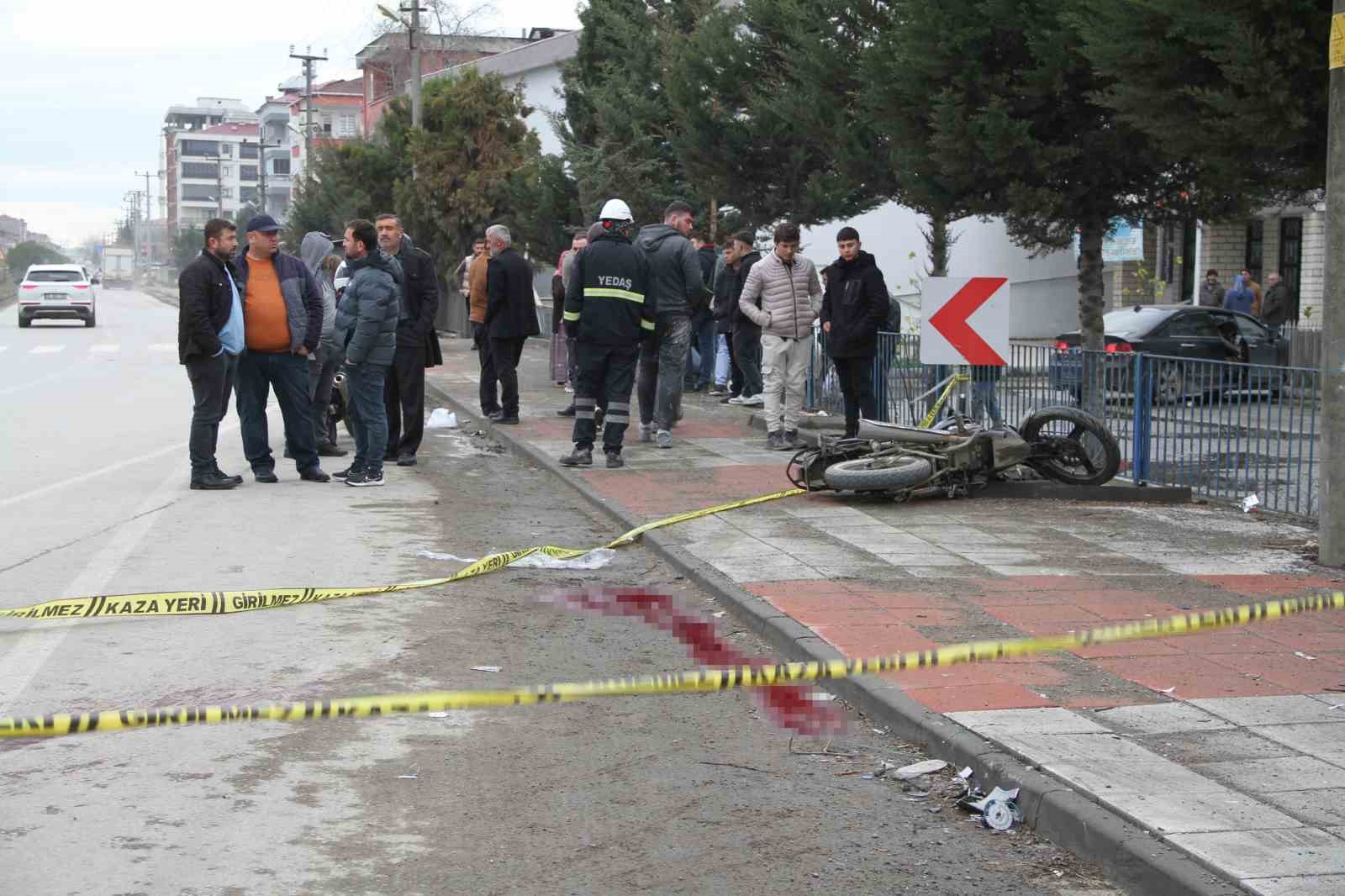 Motosiklet hafif ticari araca çarptı: 1 ölü
