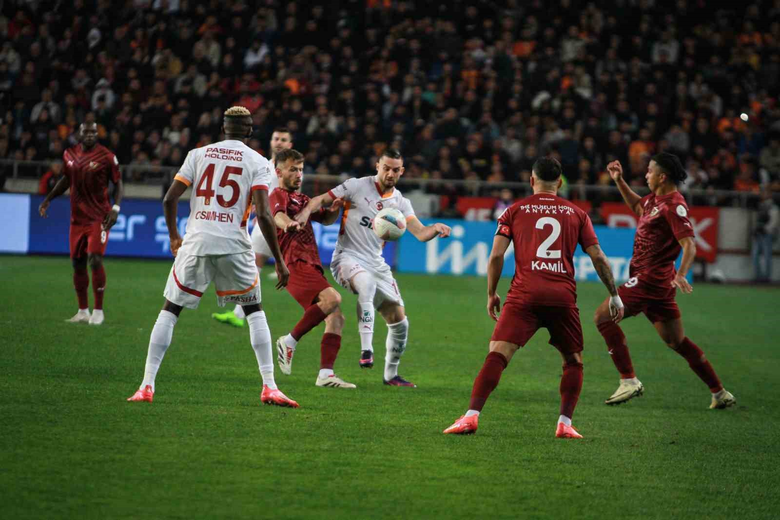 Trendyol Süper Lig: Atakaş Hatayspor: 0 - Galatasaray: 0 (Maç devam ediyor)
