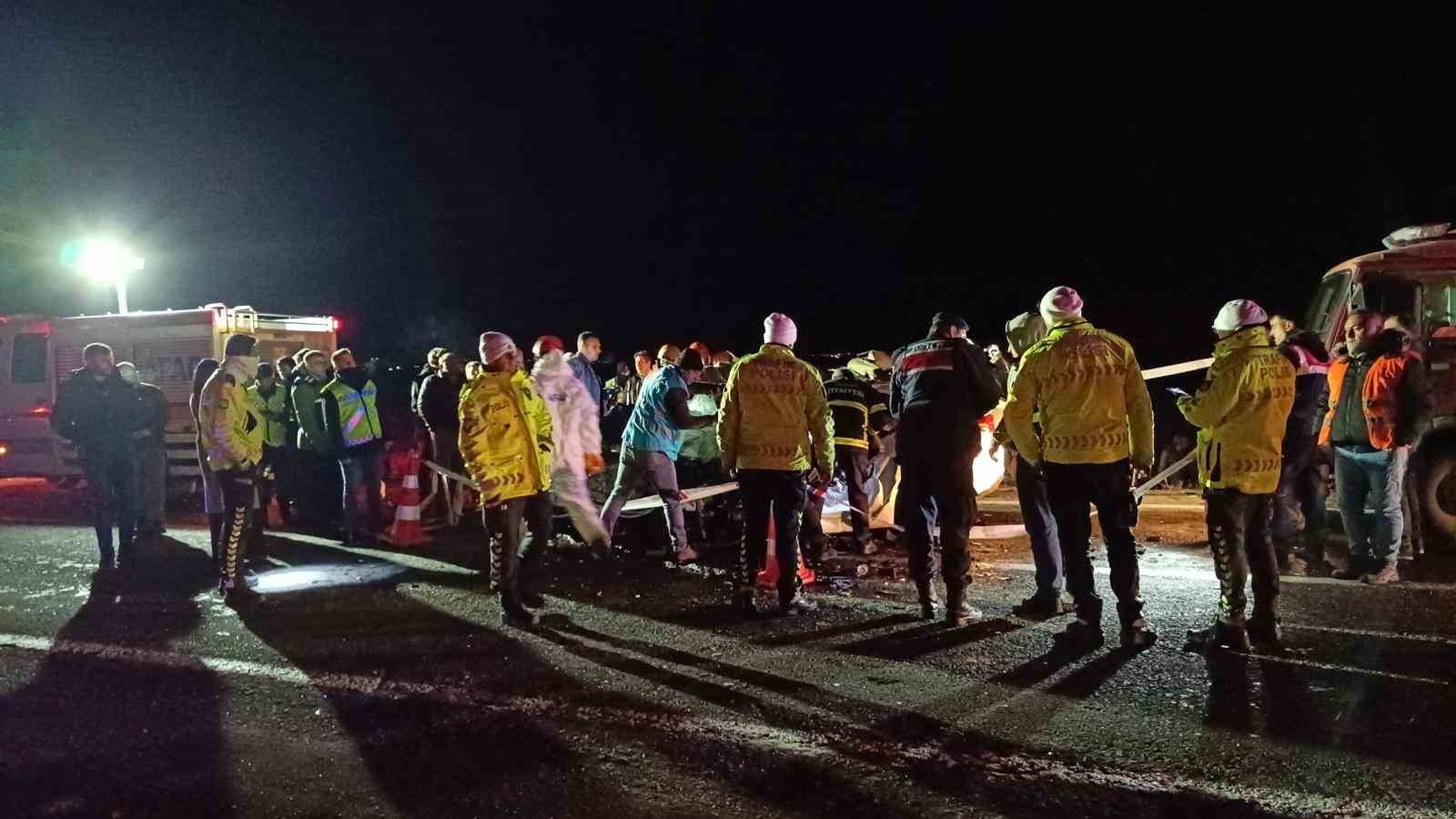 Niğde’de feci kaza: 2 ölü, 1 ağır yaralı
