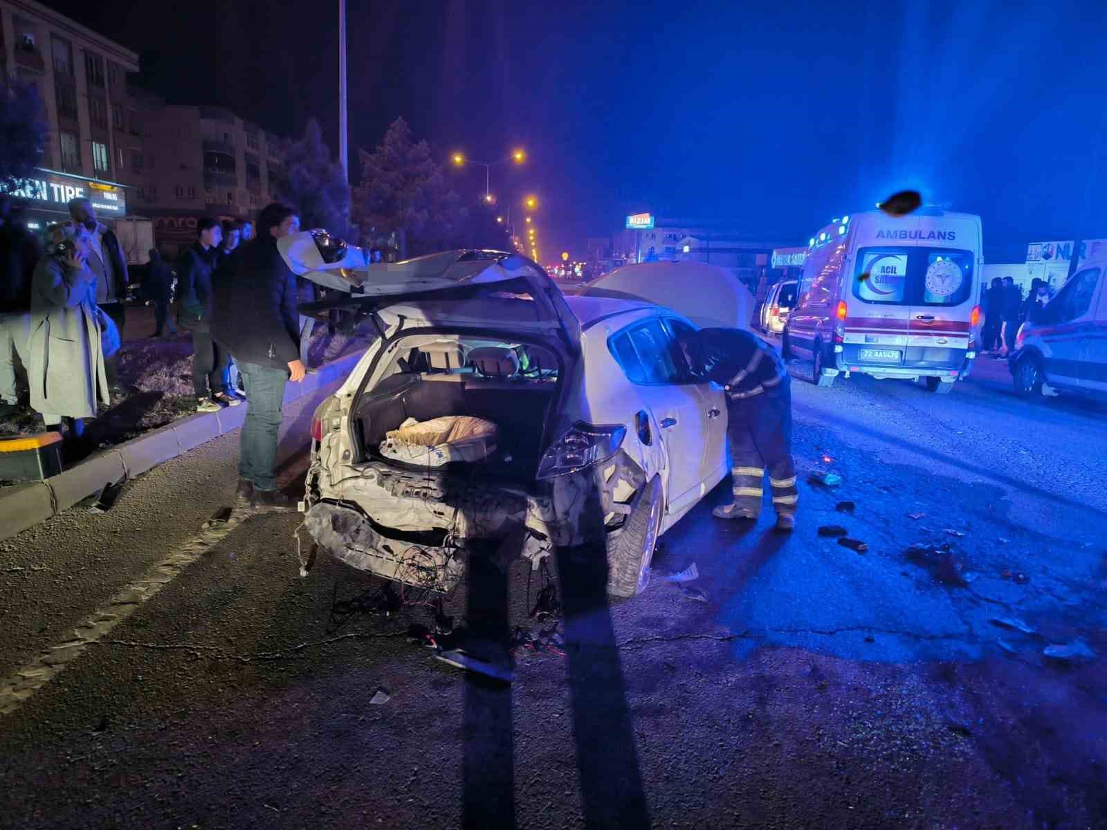 Batman’da iki araç çarpıştı: 5 yaralı
