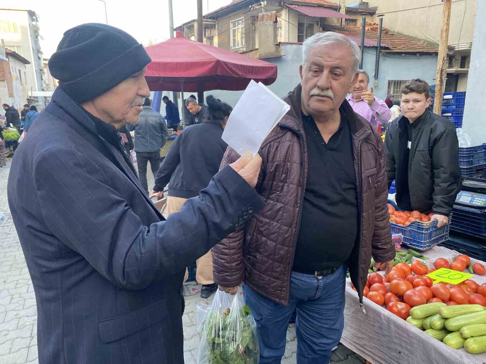 Kaybolan engelli kardeşini her yerde arıyor
