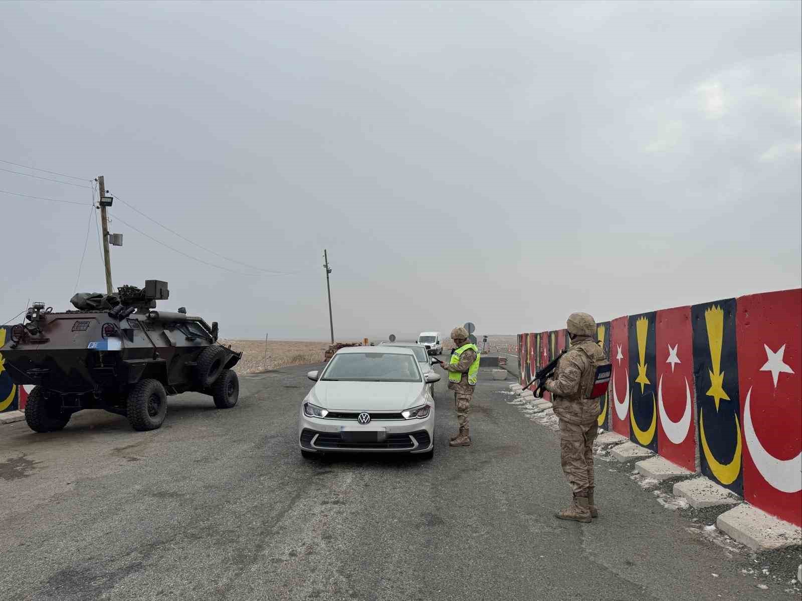 Kars’ta jandarma, şok yol uygulamalarını sürdürüyor
