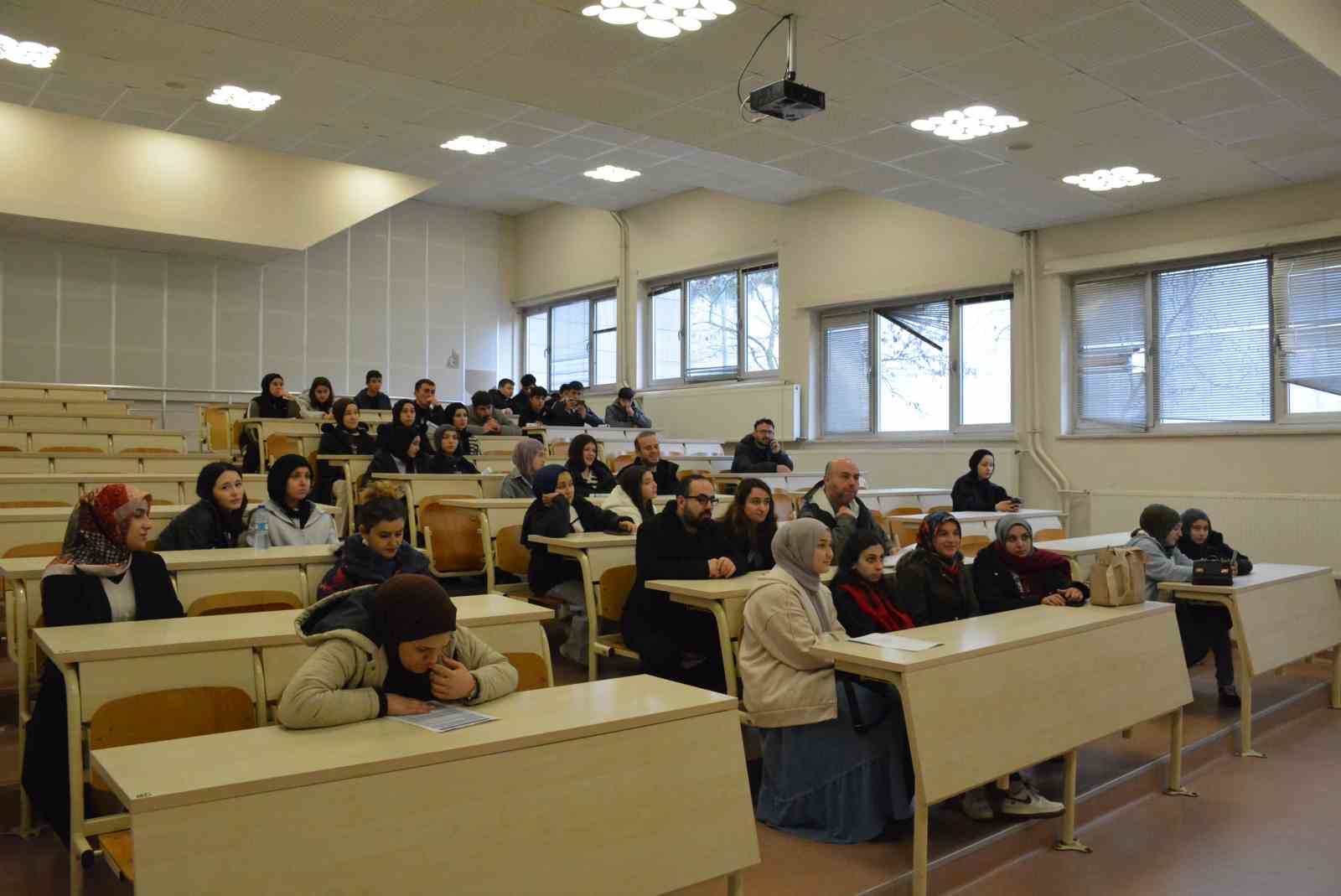 Liseli öğrenciler Düzce Üniversitesi’nde
