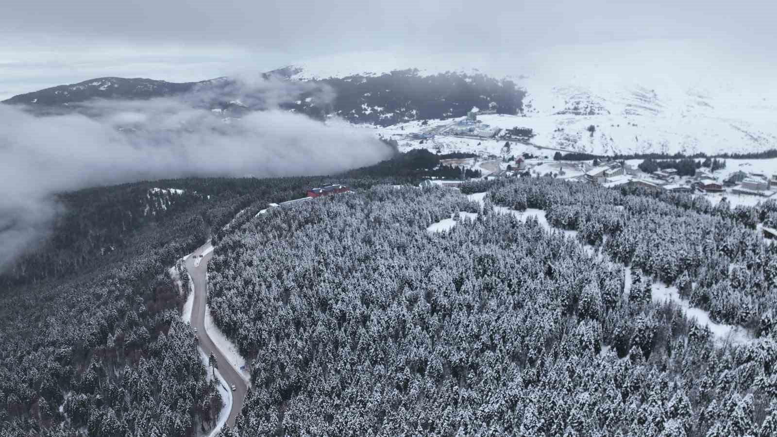 Uludağ’da 5 liralık poşetle kayak keyfi
