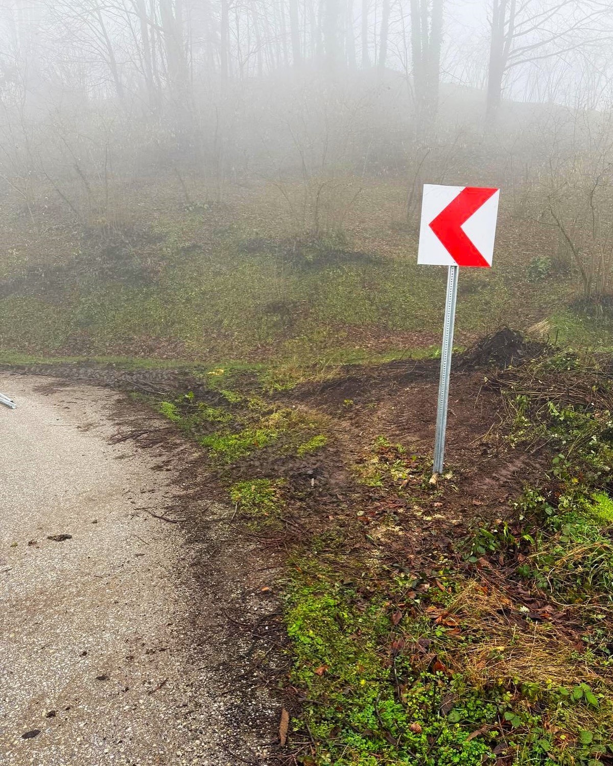 Trafik levhası yenilendi
