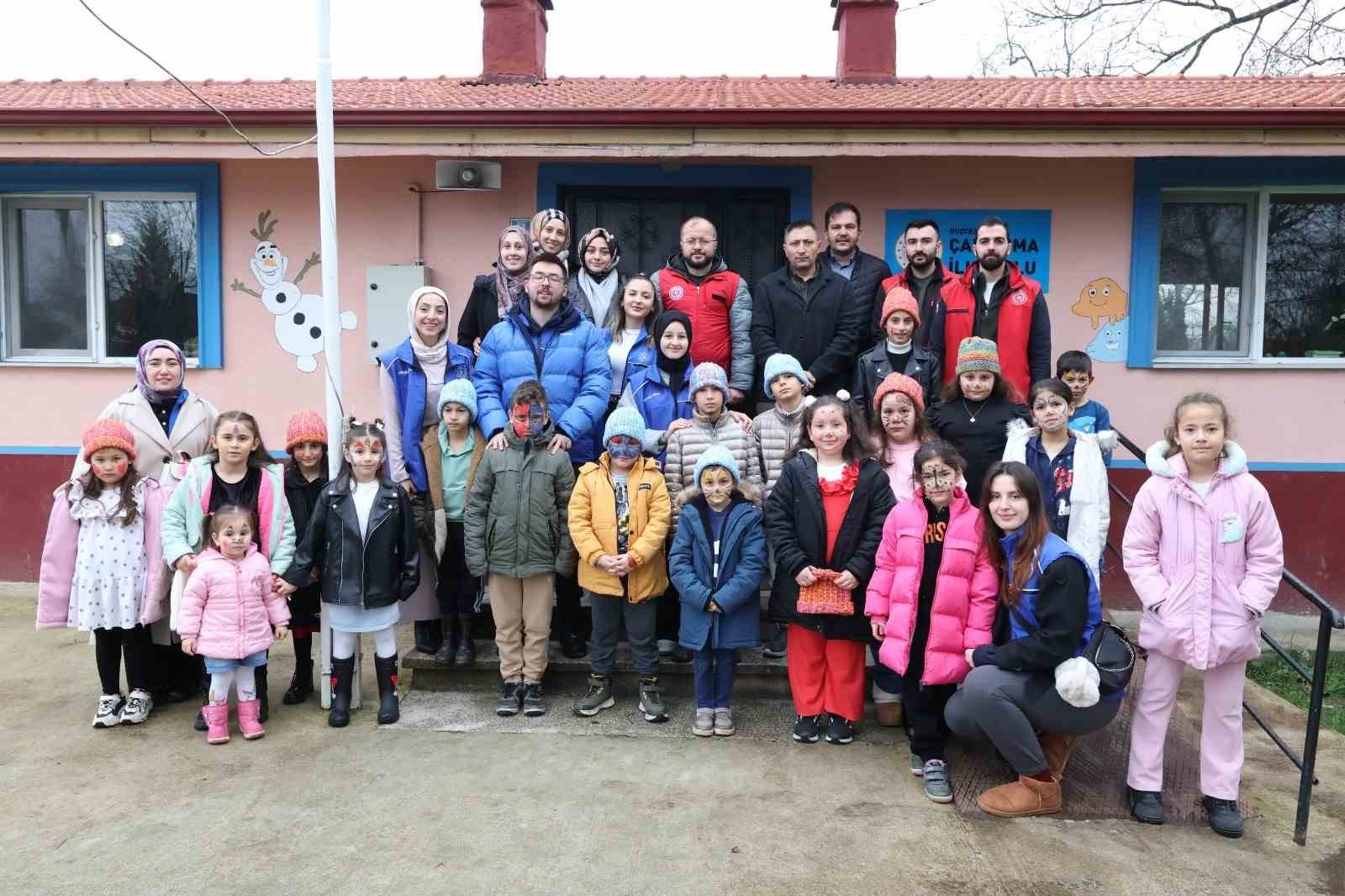 Öğrenciler kendi elleriyle ördü
