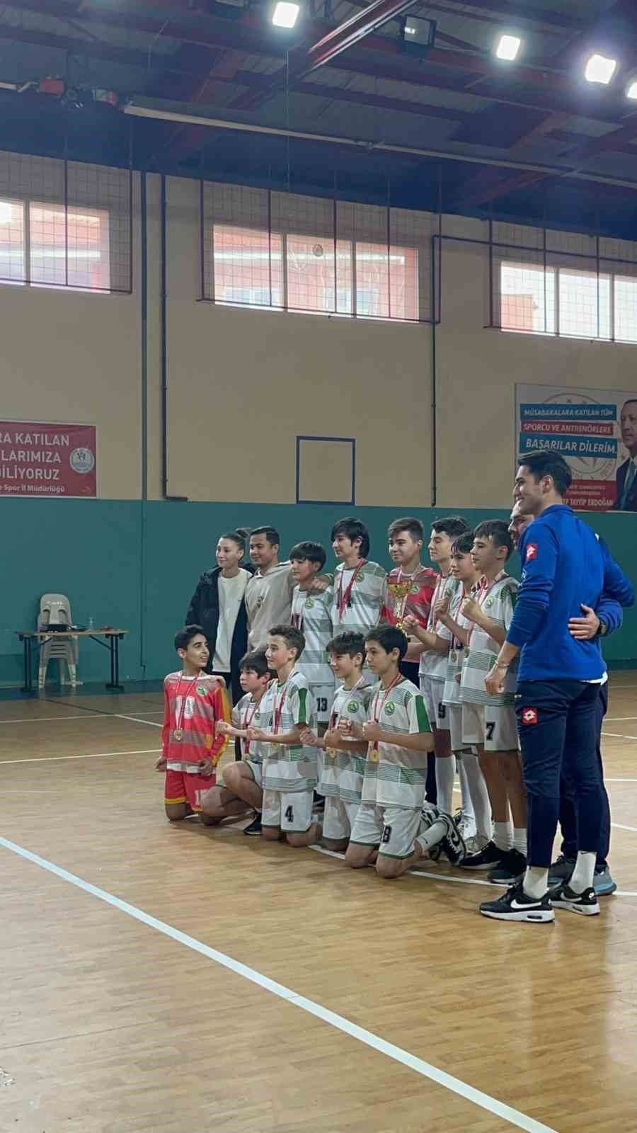 Futsalda şampiyon Spil Ortaokulu oldu
