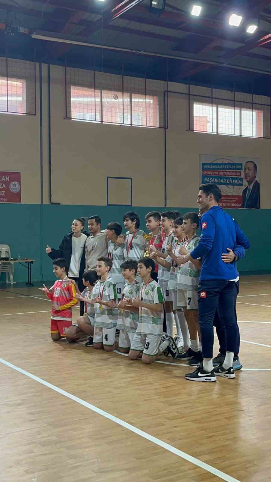 Futsalda şampiyon Spil Ortaokulu oldu
