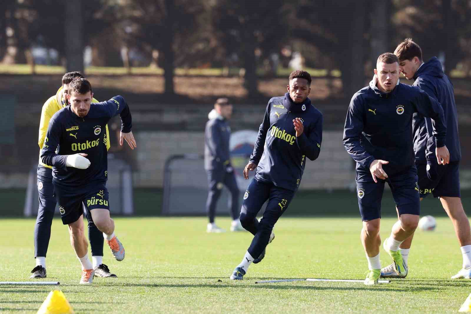 Fenerbahçe, Adana Demirspor maçı hazırlıklarını tamamladı
