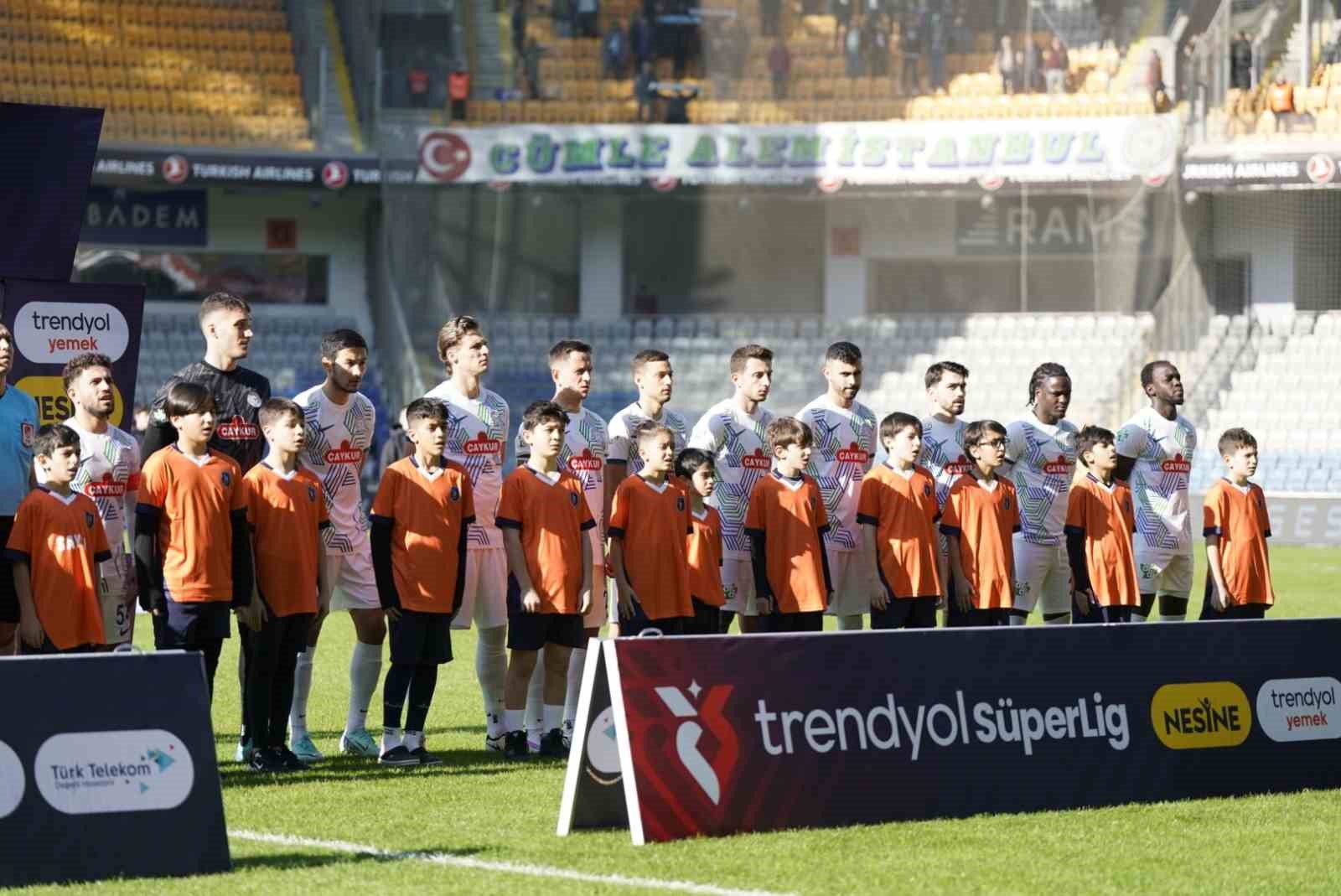 Trendyol Süper Lig: Başakşehir: 0 - Çaykur Rizespor: 0 (Maç devam ediyor)
