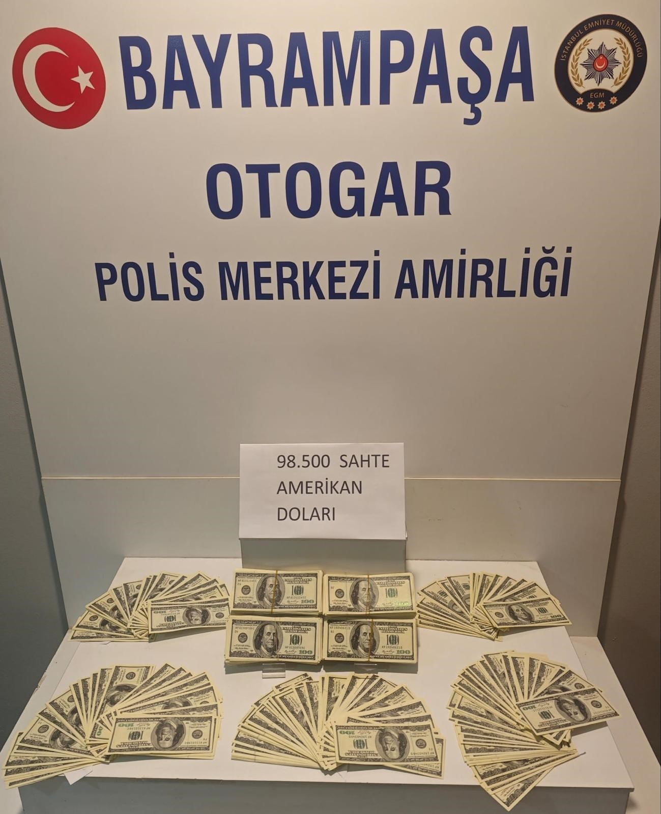 Büyük İstanbul Otogarı’nda şüpheli 2 yolcunun üzerinden sahte 98 bin 500 dolar çıktı
