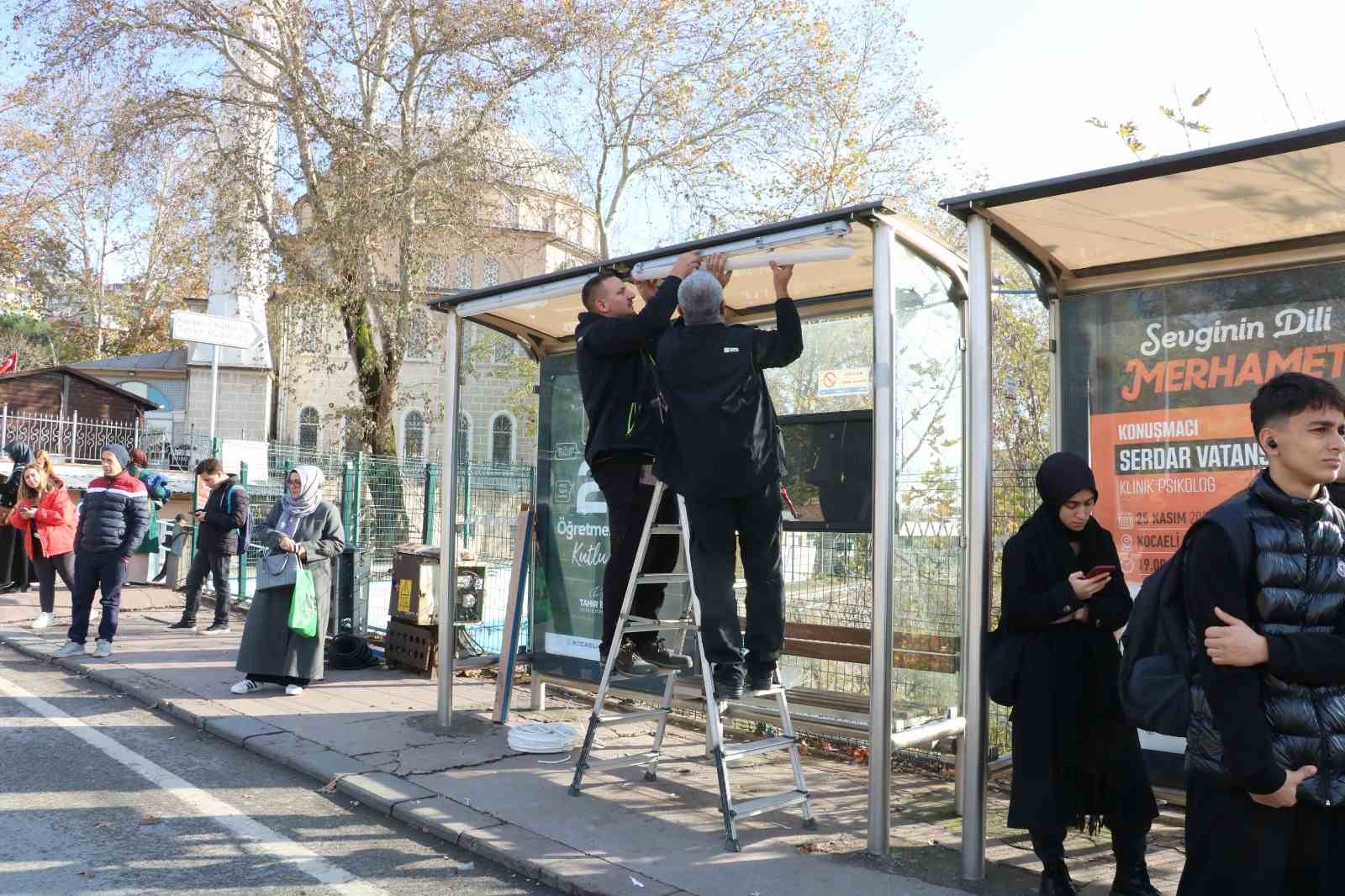 Kadın ve çocukların güvenliği için duraklar aydınlatıyor
