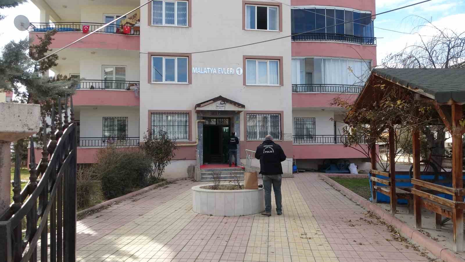 Malatya’da evinde kanlar içerisinde bulunan şahıs hastaneye kaldırıldı
