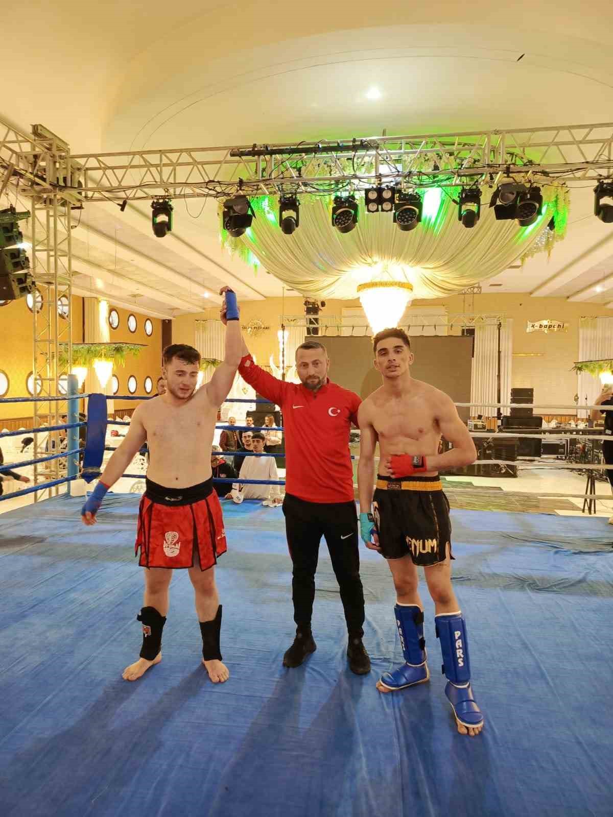 Kick Boks turnuvasındaki başarısı ilçede sevinçle karşılandı
