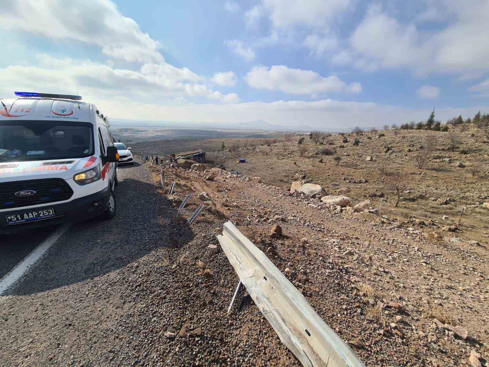 Niğde’de kamyon devrildi: 1 ölü, 1 yaralı
