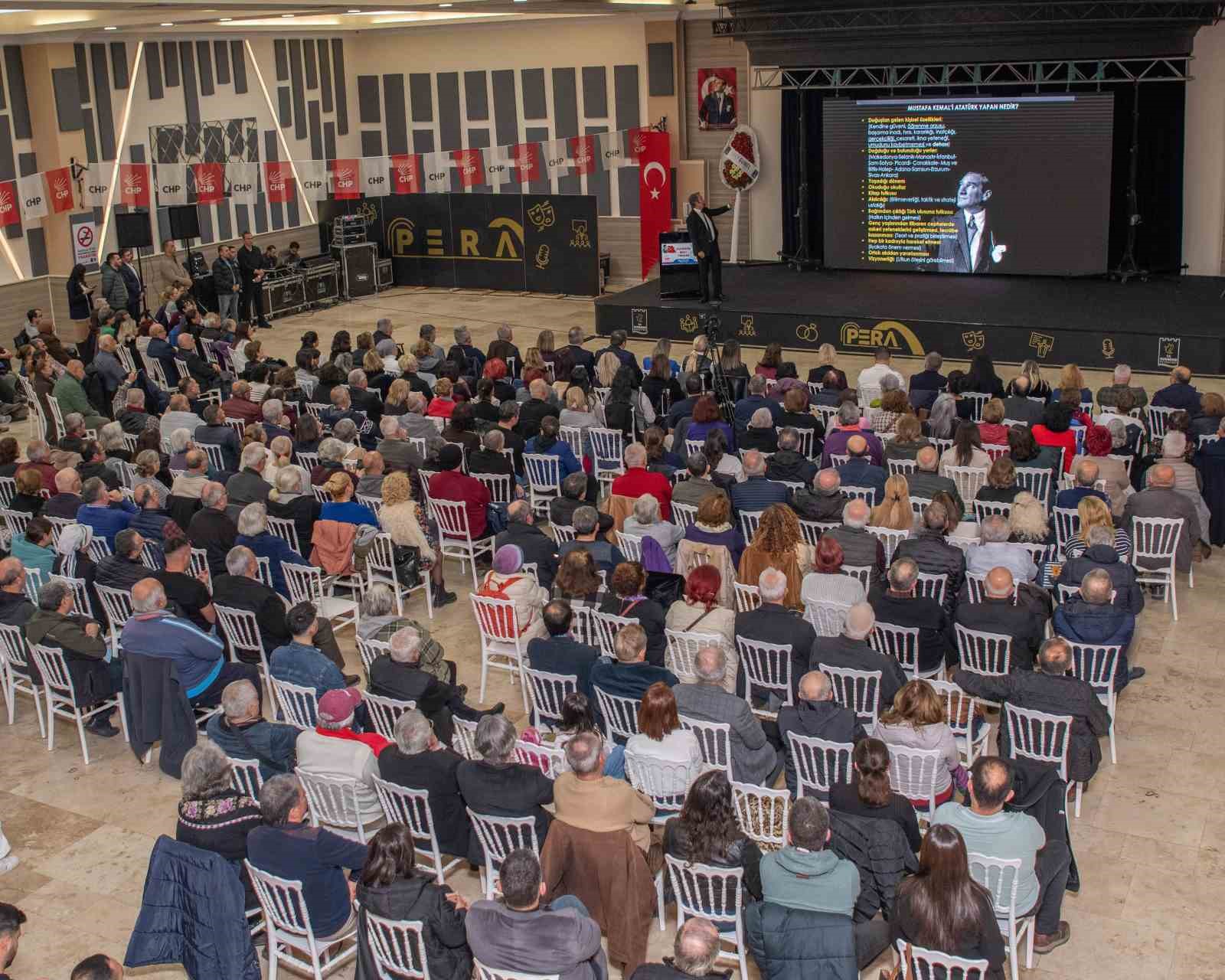 Kuşadası’ndaki söyleşide Atatürk konuşuldu
