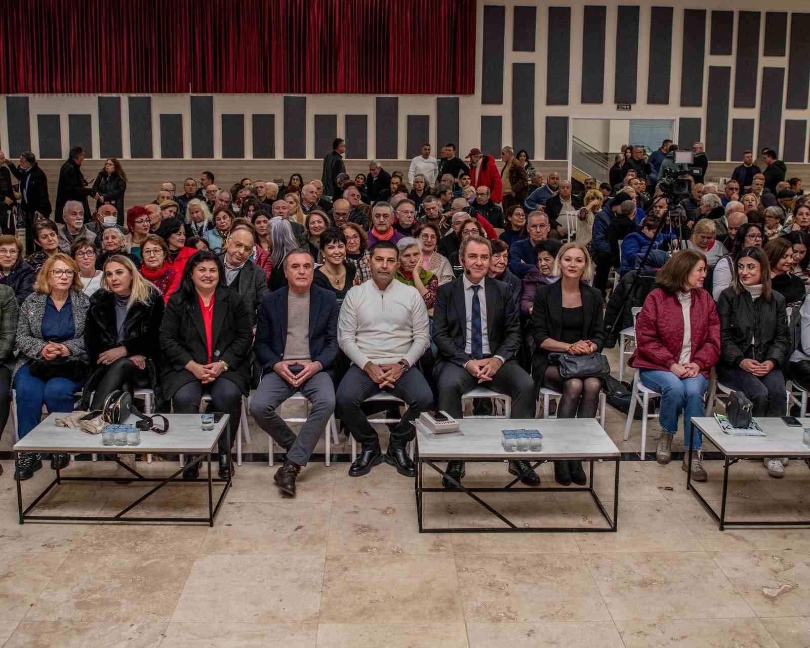 Kuşadası’ndaki söyleşide Atatürk konuşuldu
