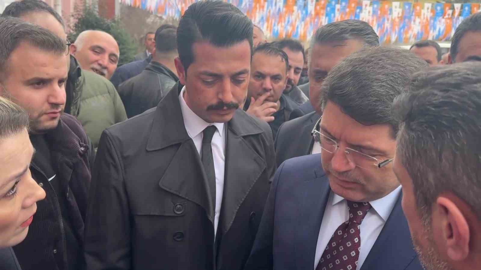 Amasya’da CHP’li belediyenin işten çıkardığı işçiler, AK Parti kongresinde pankart açtı: 